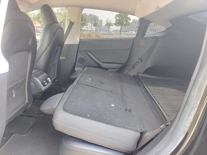 Фото 15 - Tesla Model Y