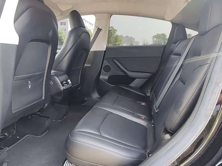 Фото 17 - Tesla Model Y