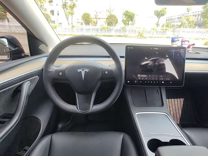 Фото 21 - Tesla Model Y