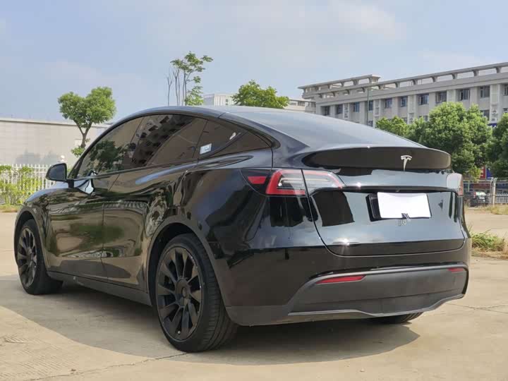Фото 6 - Tesla Model Y