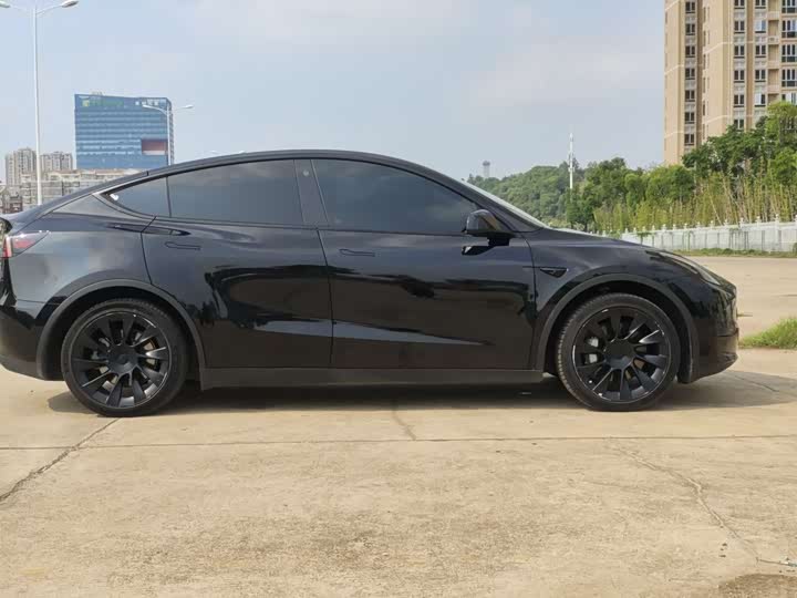 Фото 8 - Tesla Model Y