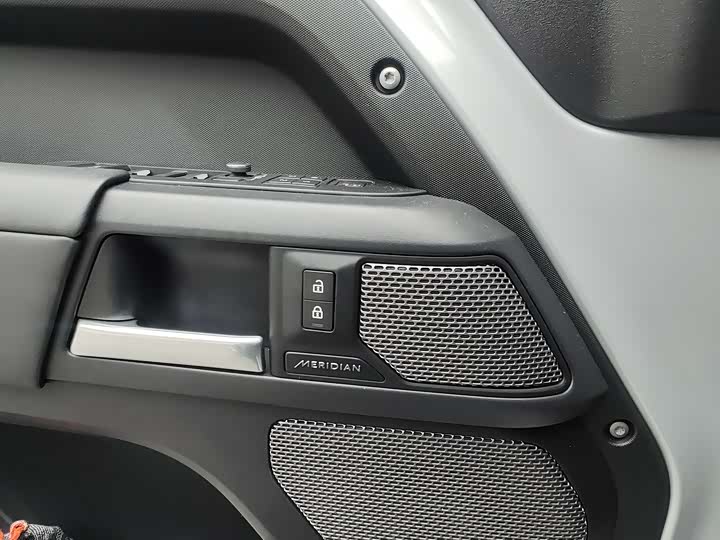 Фото 13 - Land Rover Defender