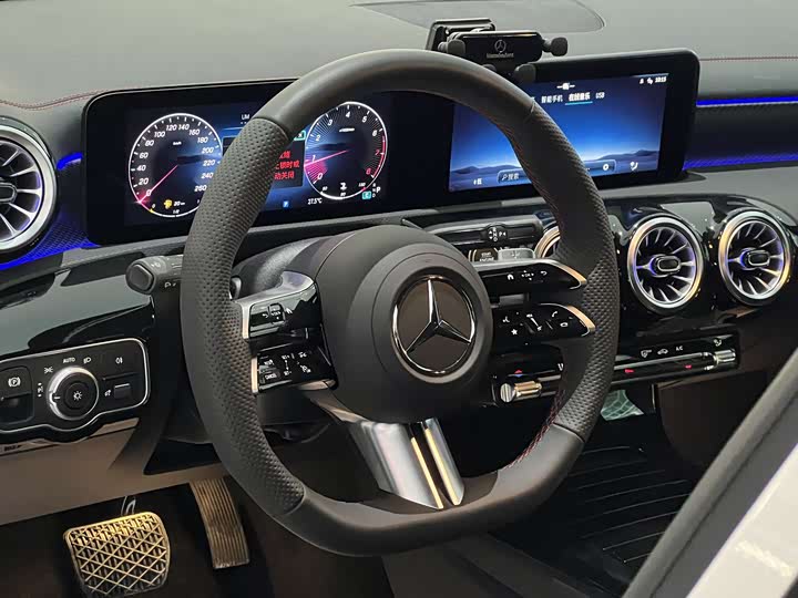 Фото 11 - Mercedes-Benz A-Class