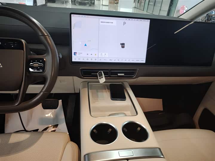 Фото 13 - LiXiang Mega