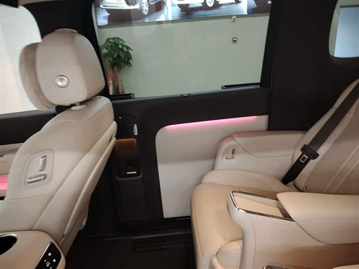 Фото 27 - LiXiang Mega