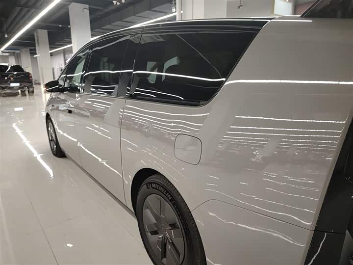 Фото 5 - LiXiang Mega