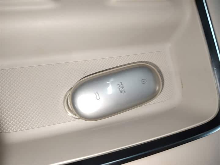 Фото 9 - LiXiang Mega