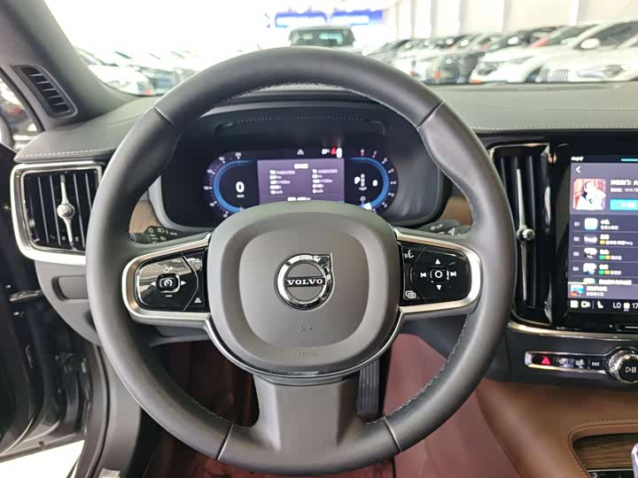 Фото 13 - Volvo S90