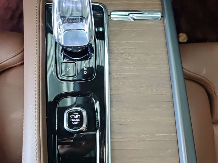 Фото 14 - Volvo S90