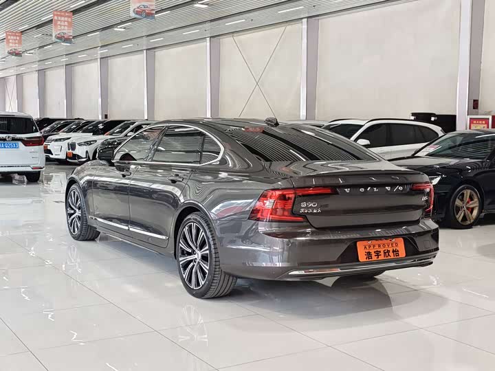 Фото 4 - Volvo S90