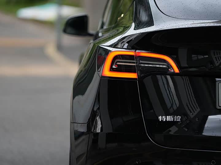 Фото 13 - Tesla Model Y