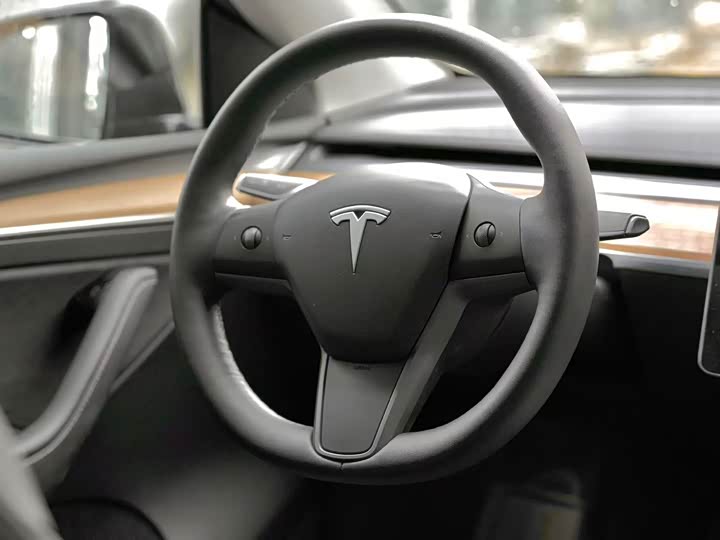 Фото 8 - Tesla Model Y
