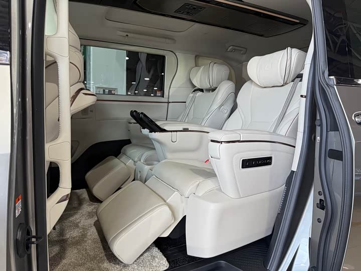 Фото 6 - Lexus LM