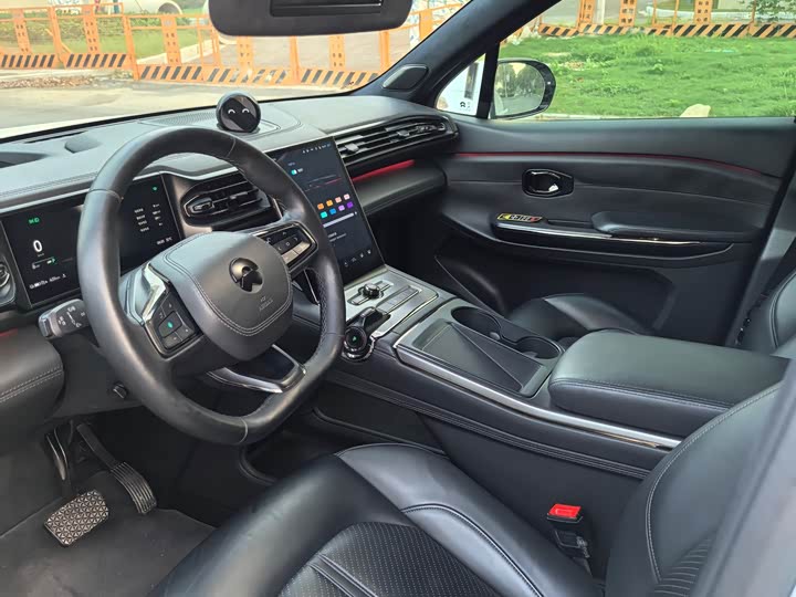 Фото 10 - Nio EC6