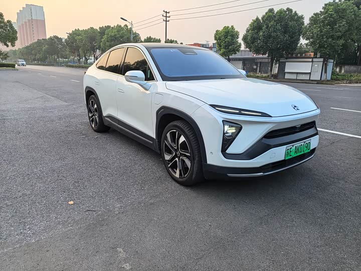 Фото 3 - Nio EC6