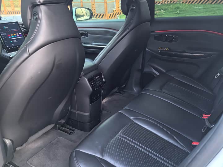 Фото 9 - Nio EC6