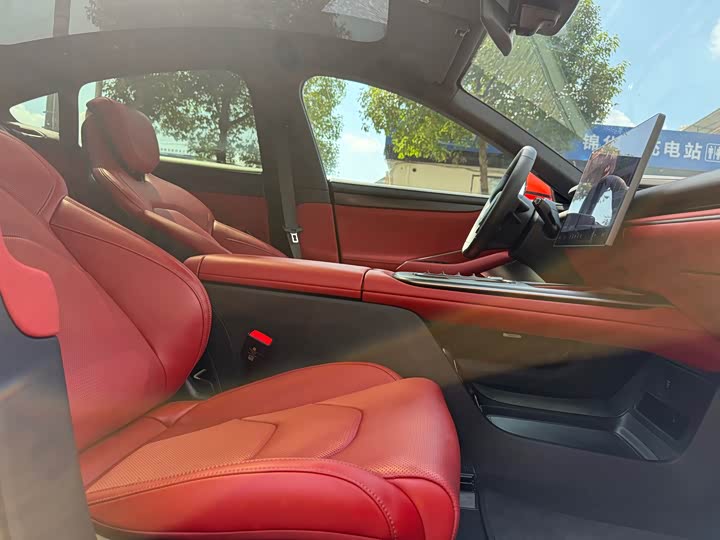 Фото 12 - Xiaomi SU7