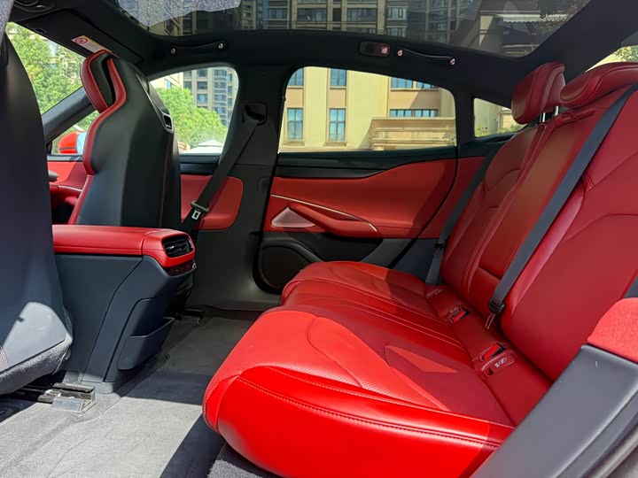 Фото 14 - Xiaomi SU7