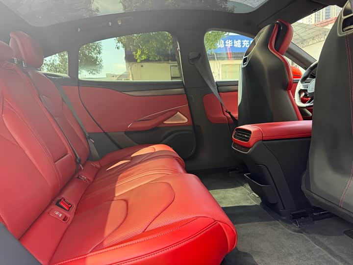 Фото 15 - Xiaomi SU7