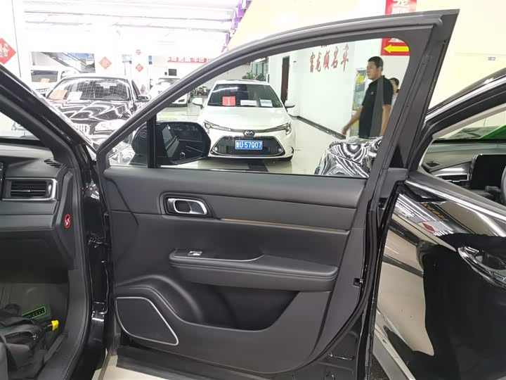 Фото 26 - LiXiang One