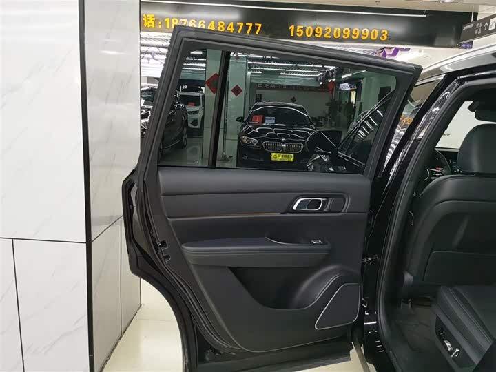 Фото 29 - LiXiang One