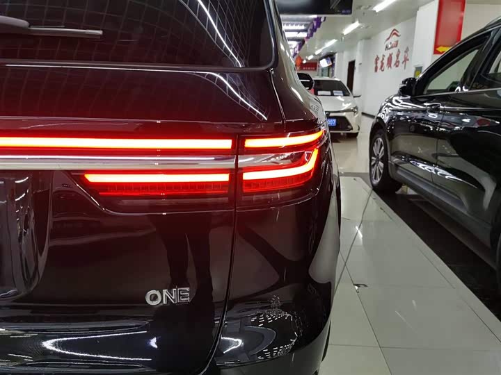 Фото 8 - LiXiang One