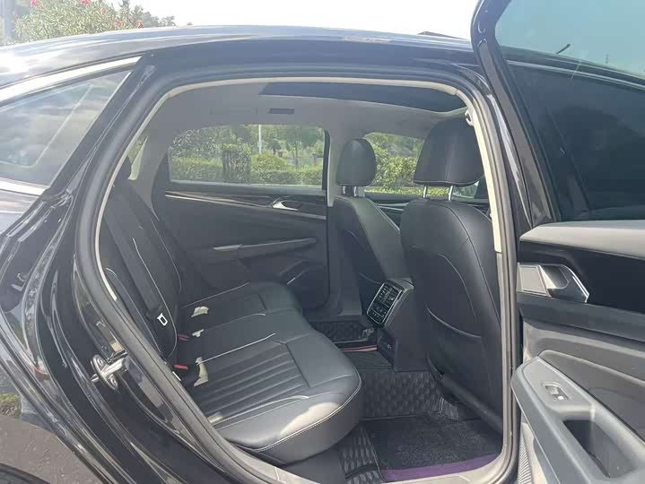 Фото 9 - Volkswagen Passat