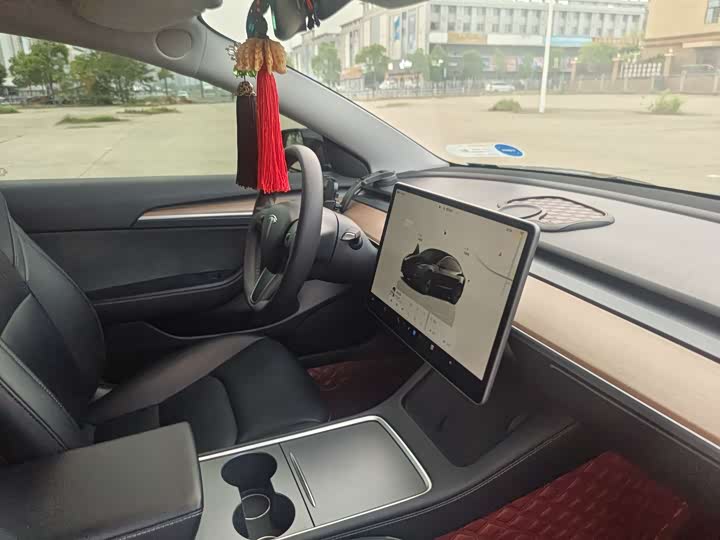 Фото 11 - Tesla Model 3