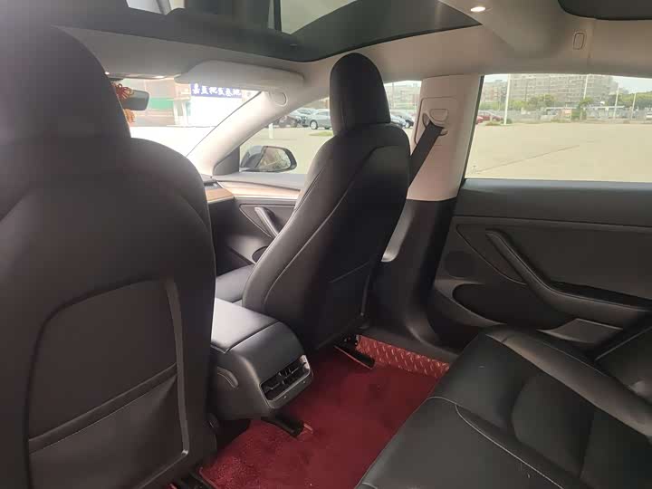 Фото 17 - Tesla Model 3