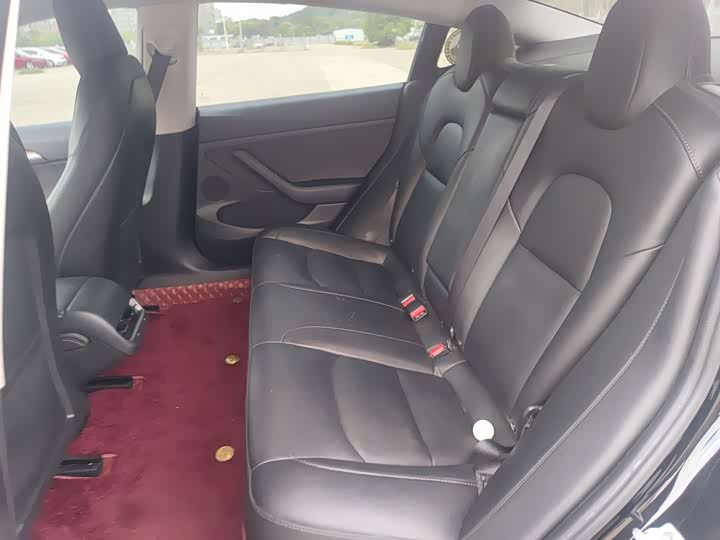 Фото 18 - Tesla Model 3