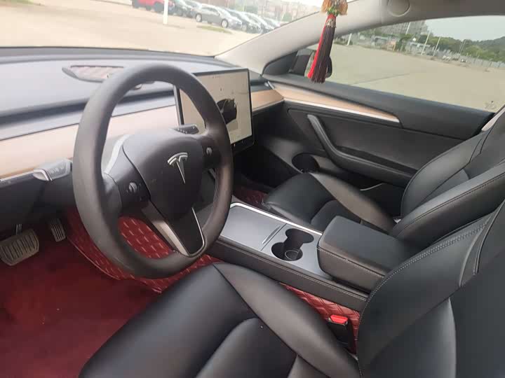 Фото 21 - Tesla Model 3