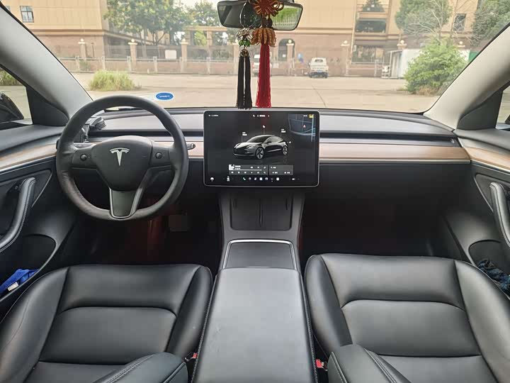 Фото 22 - Tesla Model 3