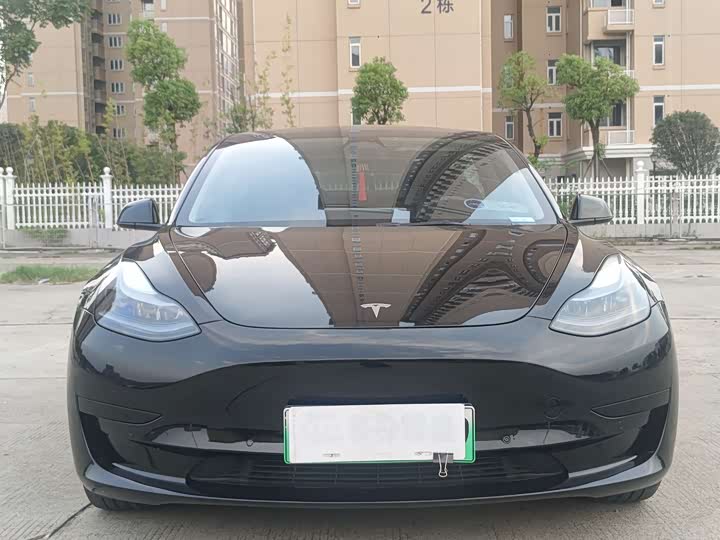Фото 3 - Tesla Model 3