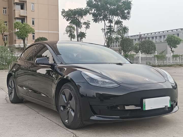 Фото 4 - Tesla Model 3