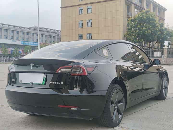 Фото 5 - Tesla Model 3