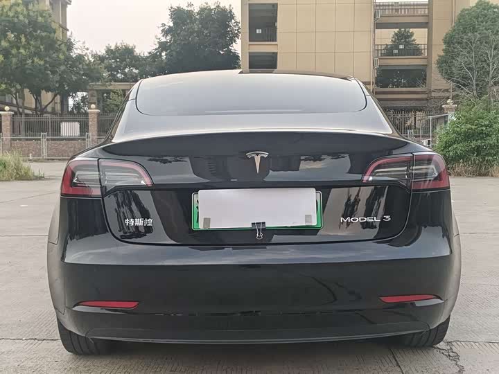 Фото 6 - Tesla Model 3