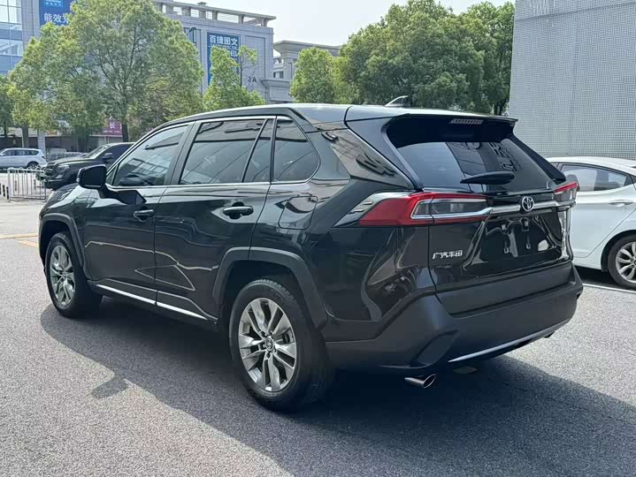 Фото 10 - Toyota Wildlander