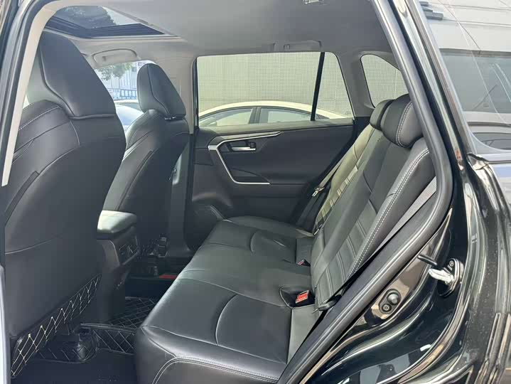 Фото 8 - Toyota Wildlander