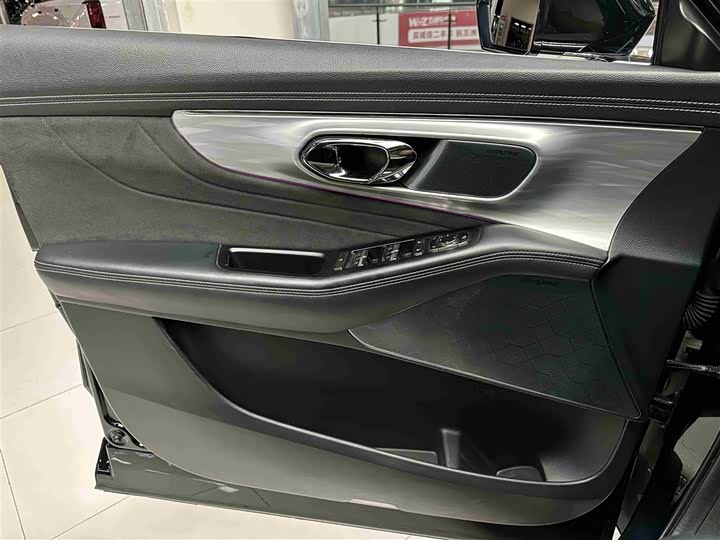 Фото 27 - GAC Trumpchi GS8