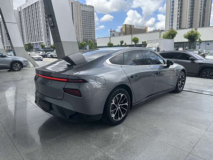 Фото 8 - XPeng P7