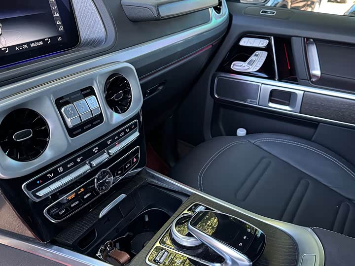 Фото 9 - Mercedes-Benz G-Class