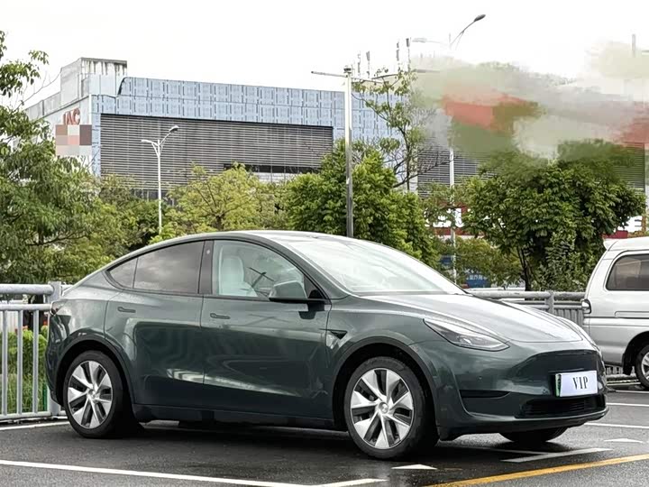 Фото 2 - Tesla Model Y