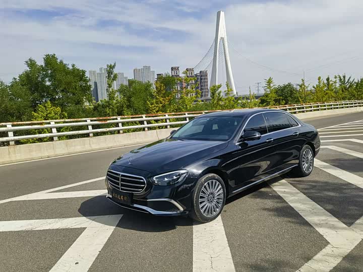 Фото 1 - Mercedes-Benz E-Class