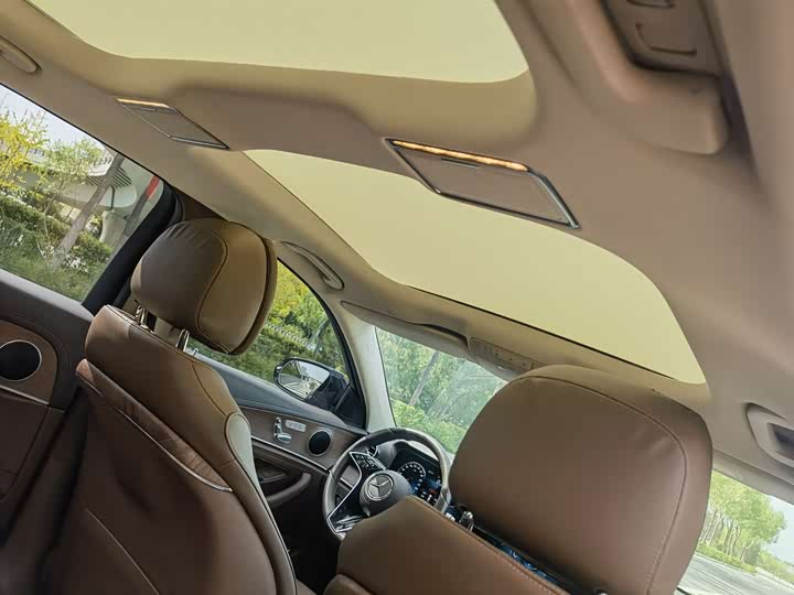 Фото 10 - Mercedes-Benz E-Class