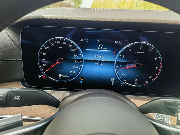 Фото 16 - Mercedes-Benz E-Class