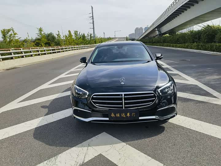 Фото 2 - Mercedes-Benz E-Class