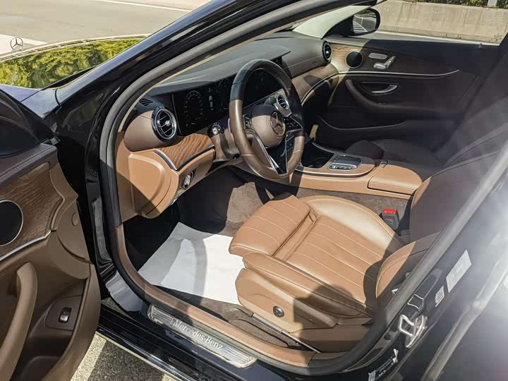 Фото 7 - Mercedes-Benz E-Class