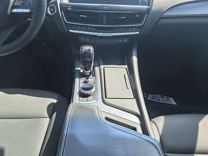 Фото 8 - Cadillac CT5