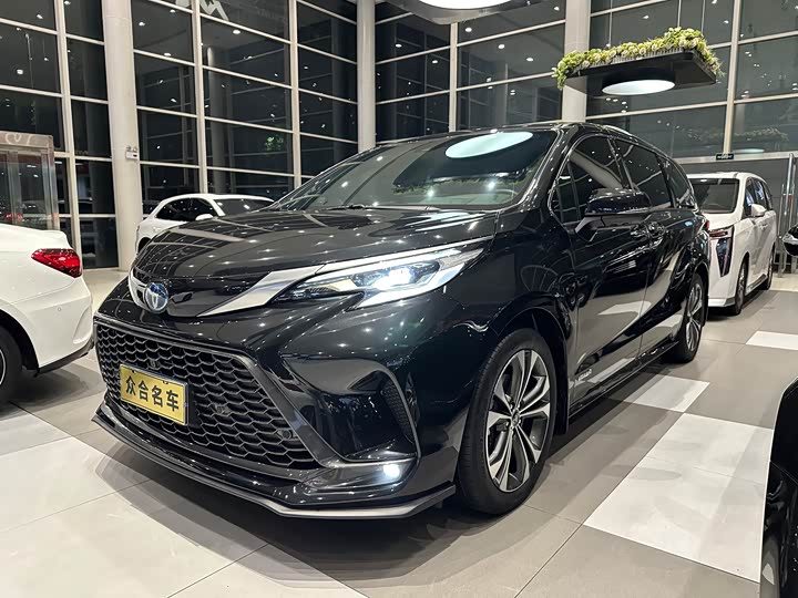 Фото 1 - Toyota Granvia