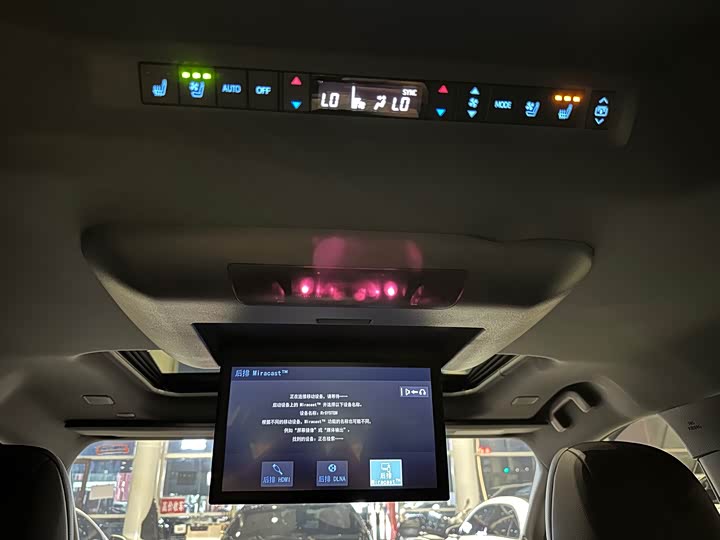 Фото 14 - Toyota Granvia